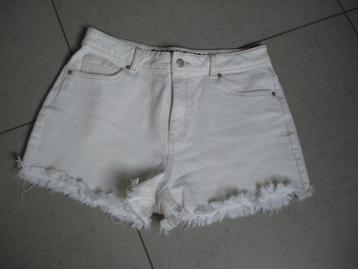 Nieuwe Clockhouse jeansshort, meisjes/dames. mt 40 beschikbaar voor biedingen