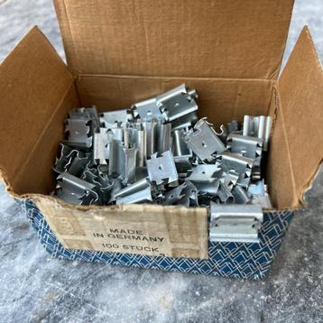 VW Type 3 NOS dorpelclips 311853577A 65-73 beschikbaar voor biedingen