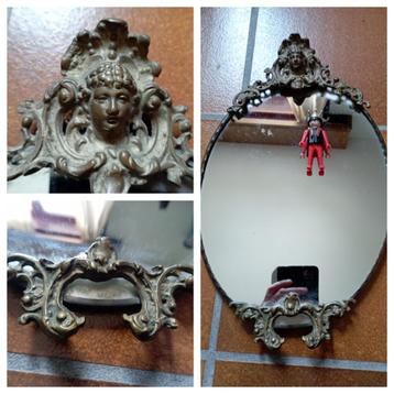 550) spiegel met 2 mooie ornamenten ( ongeveer 41x26)