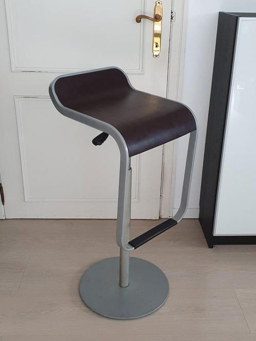 Design barkruk Emerald line., Huis en Inrichting, Barkrukken, Zo goed als nieuw, Leer, Metaal, 1 kruk, In hoogte verstelbaar, Met voetsteun