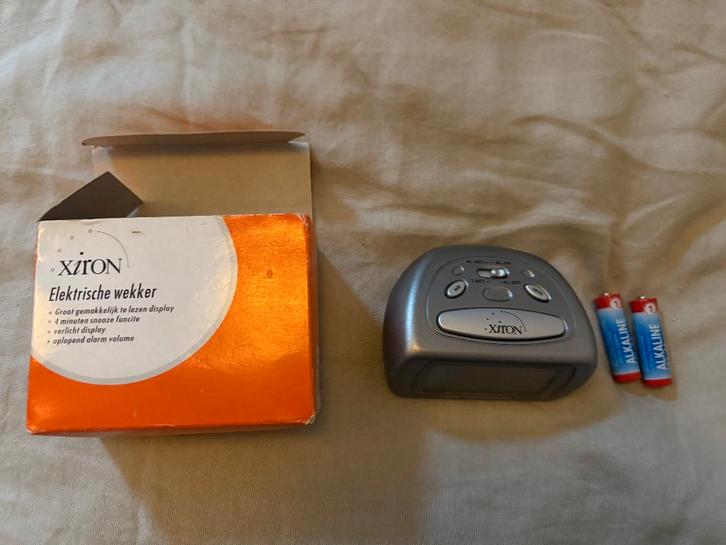 Réveil à piles,  XITON, NEUF, Electroménager, Réveils, Neuf, Enlèvement ou Envoi