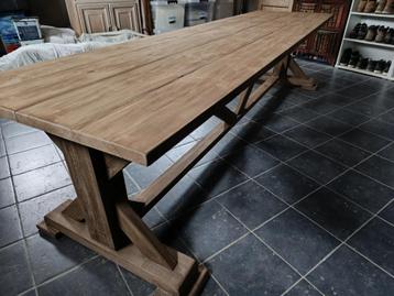 Mooie grote oude landelijke tuintafel  beschikbaar voor biedingen