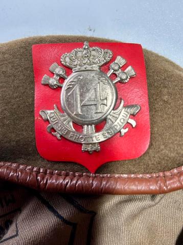 3 Baretten Belgisch leger in ongebruikte staat beschikbaar voor biedingen