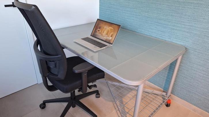 Ikea Moment bureau, Huis en Inrichting, Bureaus, Gebruikt, Bureau, Met wielen, Ophalen