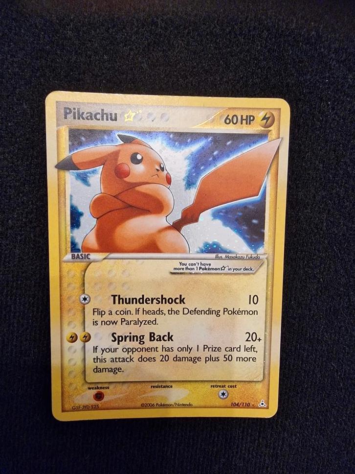 Pikachu Goldstar #104 Rare Gold Holon Phantoms, Hobby en Vrije tijd, Verzamelkaartspellen | Pokémon, Gebruikt, Losse kaart, Foil