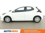 Toyota Yaris 1.5 Hybrid (bj 2022, automaat), Auto's, Stof, Gebruikt, 116 pk, Wit
