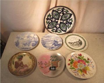 7 Prima Antieke Porseleine Sierborden beschikbaar voor biedingen