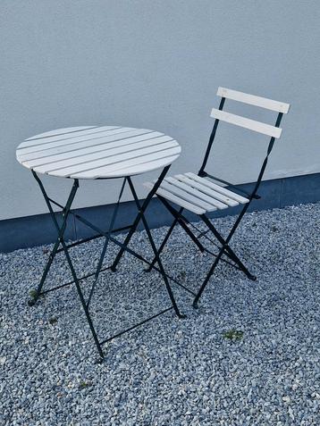 Vintage bistro set , inklapbaar tafel en stoel . Hout en ijz beschikbaar voor biedingen