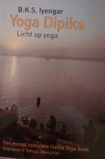 B.K.S. Iyengar - Yoga dipika (licht op yoga), Boeken, B.K.S. Iyengar, Ophalen of Verzenden, Zo goed als nieuw