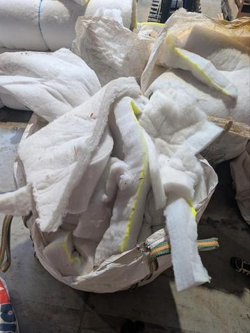 Polyesterisolatie beschikbaar voor biedingen