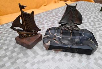 Antieke marmeren asbak met schip en schip op marmer  beschikbaar voor biedingen