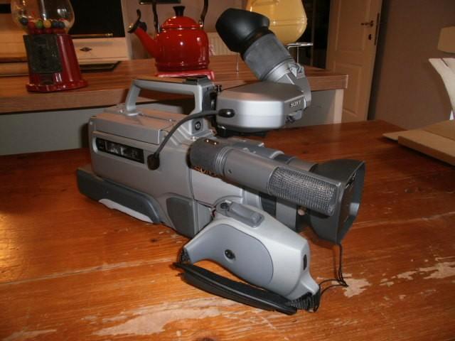 Digital Video Camera Sony DCR-Vx9000E en statief, TV, Hi-fi & Vidéo, Caméscopes numériques, Comme neuf, Caméra, Sony, Enlèvement