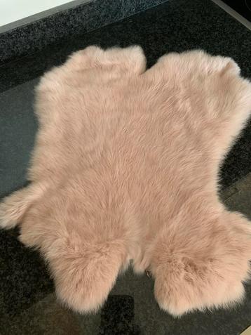 Oud roze namaak velletjes beschikbaar voor biedingen