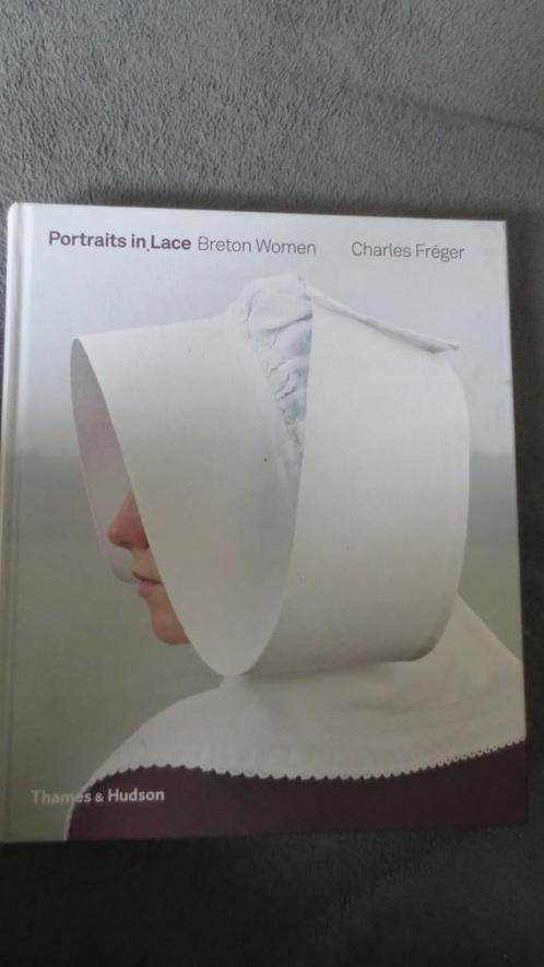 BOEK PORTRAITS IN LACE  THAMES EN HUDSON, Boeken, Kunst en Cultuur | Fotografie en Design, Zo goed als nieuw, Ophalen of Verzenden