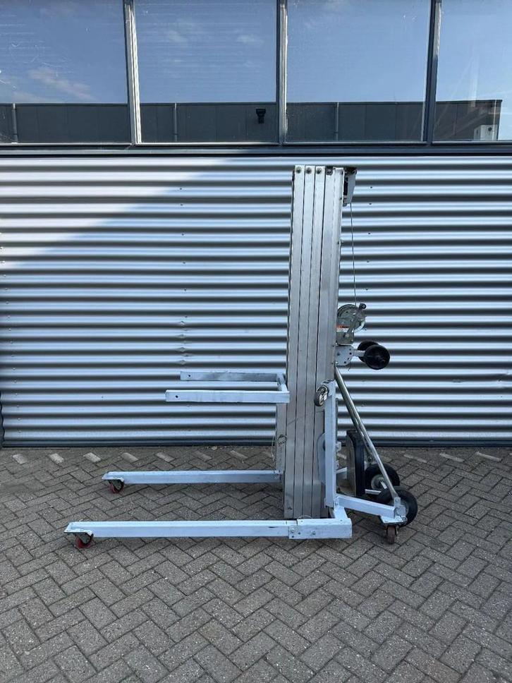 Genie SLC-24 Materiaallift kanaallift (bj 2006), Zakelijke goederen, Machines en Bouw | Liften, Steigers en Ladders