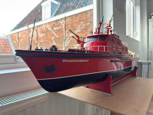 BRANDWEERBOOT RC, Hobby en Vrije tijd, Modelbouw | Boten en Schepen, Zo goed als nieuw, Ophalen
