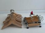 Lot van kinderkapstokken. Hangers en knijpers., Ophalen, Zo goed als nieuw, Hout