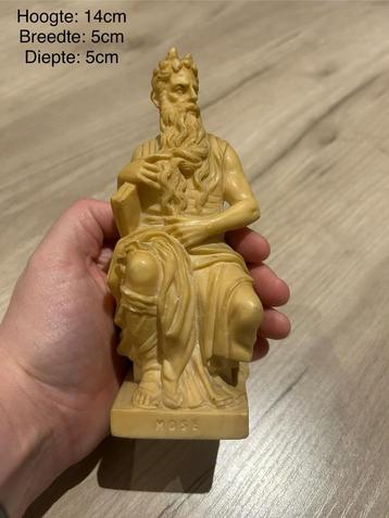 Beeldje man op troon beschikbaar voor biedingen