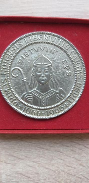 HUY Negende eeuwfeest Charter-medaille beschikbaar voor biedingen
