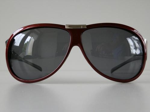 Knobbout zonnebril. AP3-1014. Design., Handtassen en Accessoires, Zonnebrillen en Brillen | Dames, Zo goed als nieuw, Zonnebril
