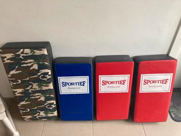 Stootkussens te koop beschikbaar voor biedingen