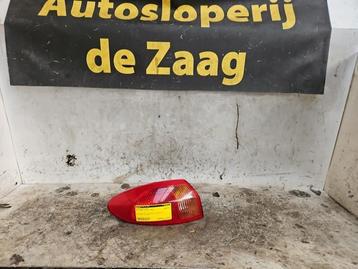 Achterlicht links van een Alfa Romeo 147 beschikbaar voor biedingen