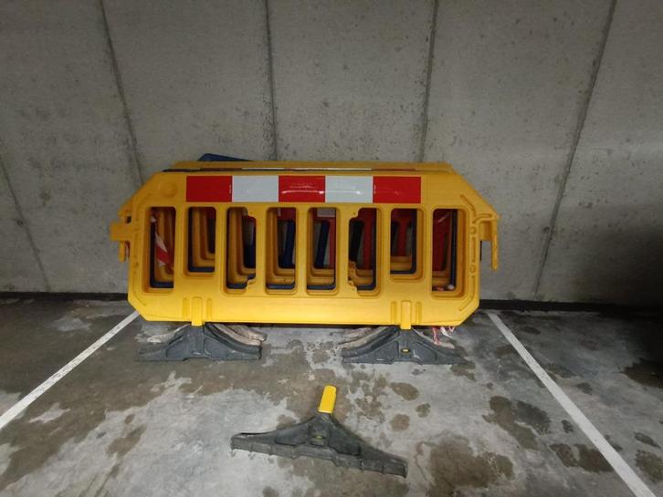 Lot de 7barrières de chantier + 1 pied de rechange, Doe-het-zelf en Bouw, Steigers, Zo goed als nieuw, Overige typen, Minder dan 2 meter