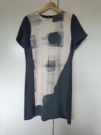 Zara - Zwarte jurk met asymmetrische print, Ophalen of Verzenden, Zo goed als nieuw, Maat 36 (S), Boven de knie