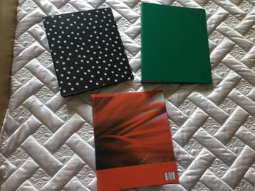 3 ringmappen met 2 ringen : 1€ / map beschikbaar voor biedingen