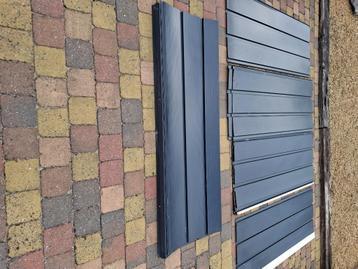 tuinhuis in metaal antraciet 2.60x 3.15 m beschikbaar voor biedingen