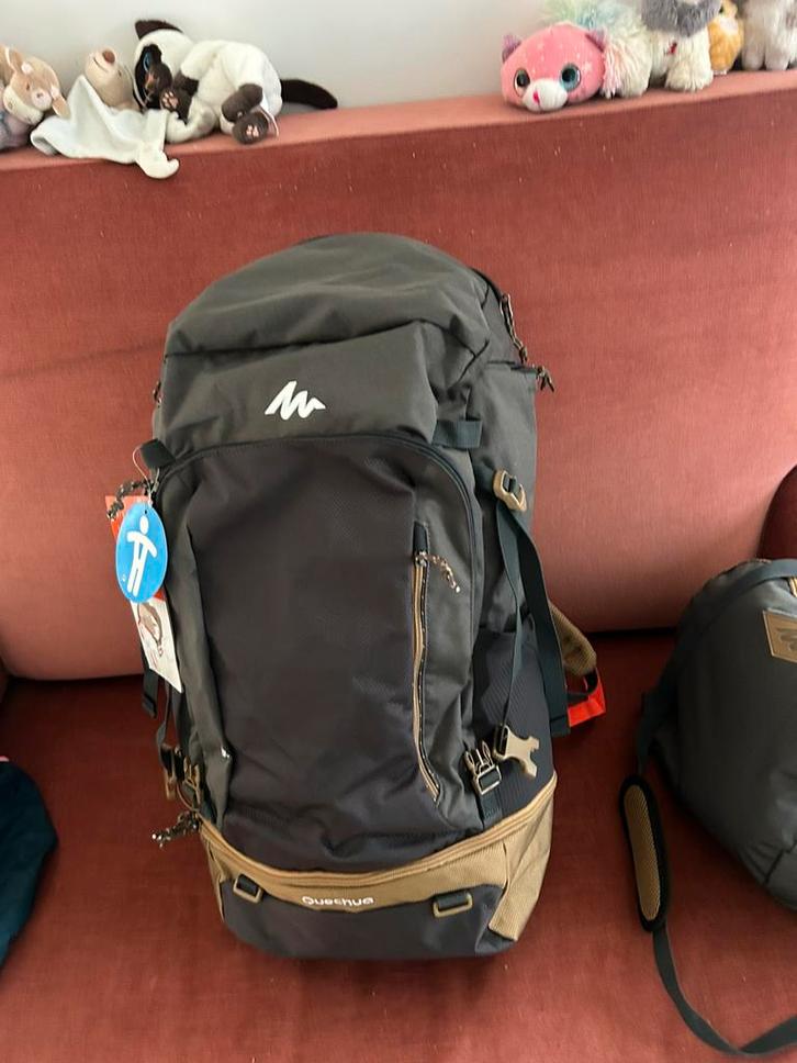 Nieuwe rugzak trekking  50 liter quechua, Handtassen en Accessoires, Tassen | Rugtassen, Nieuw, Overige merken, 40 cm of meer