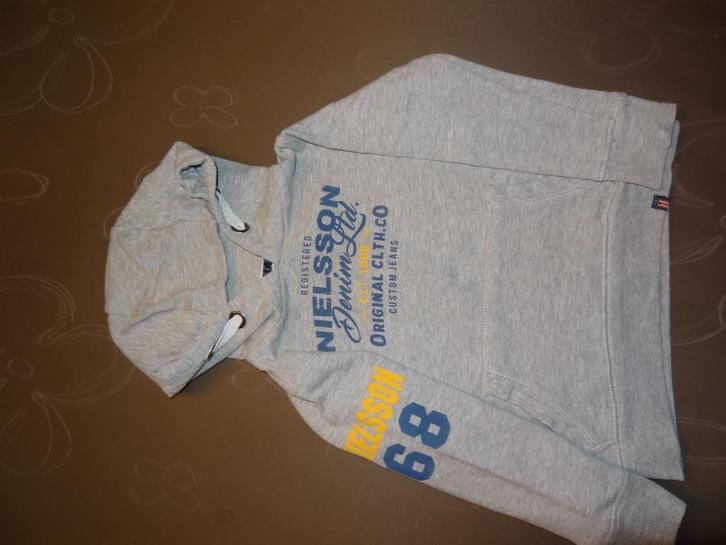 Stoere grijze hoodie Nielsson denim (maat 116), Kinderen en Baby's, Kinderkleding | Maat 110, Zo goed als nieuw, Jongen, Trui of Vest