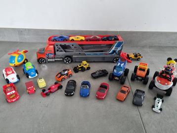 Transportwagen Hot Wheels & 24 speelgoedautootjes beschikbaar voor biedingen