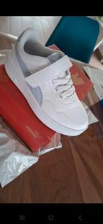 Puma basket fille pointure 30 fermeture scratch, Ophalen, Nieuw