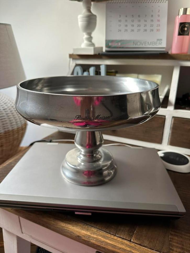 Riviera Maison schaal op voet Zilver Zgan, Huis en Inrichting, Woonaccessoires | Schalen en Manden, Zo goed als nieuw, Schaal