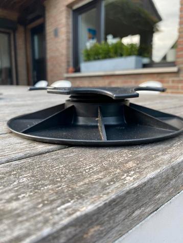 42 terrasdragers, in hoogte afstelbaar 3,5cm tot 5cm beschikbaar voor biedingen