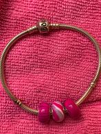 Bracelet Pandora 19cm avec 3 charms, Comme neuf, Rose, Enlèvement ou Envoi