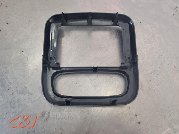 Radio omlijsting van een Fiat Talento, Auto-onderdelen, Dashboard en Schakelaars, Fiat, Nieuw, Ophalen of Verzenden