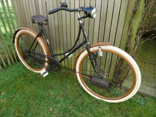 antieke damesfiets omafiets oldtimer houten wielen retro, Fietsen en Brommers, Fietsen | Dames | Omafietsen, Ophalen