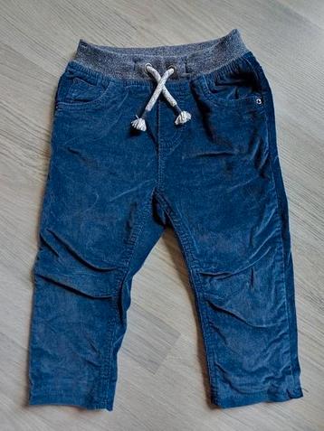 Dikke gevoerde broek in ribfluweel. beschikbaar voor biedingen