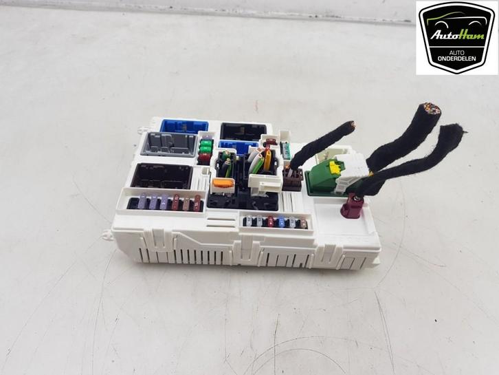 ZEKERINGKAST Peugeot 308 SW (F4 / FC / FN / FR) (01-2021/-), Auto-onderdelen, Elektronica en Kabels, Peugeot, Gebruikt