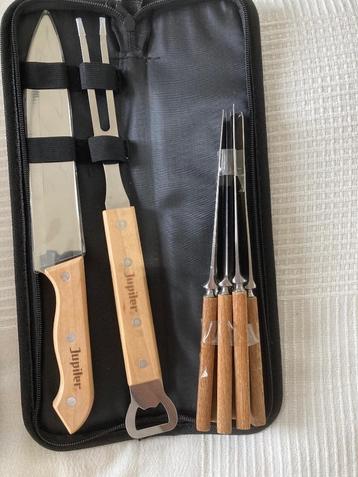 BBQ 2 stuks ( met flesopener) +6 gratis messen beschikbaar voor biedingen