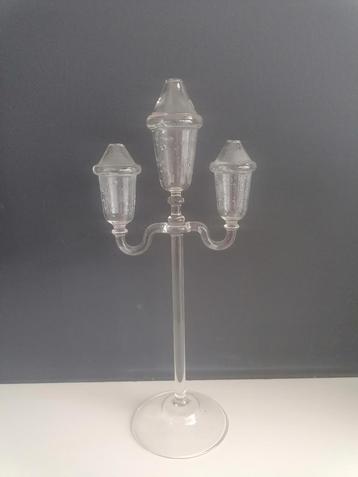 Kandelaar voor olie beschikbaar voor biedingen