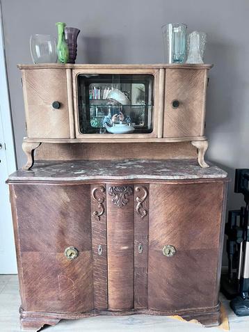 Buffet vintage beschikbaar voor biedingen