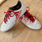 Chaussures de football Adidas blanches - Taille 34, Sports & Fitness, Football, Enlèvement, Utilisé