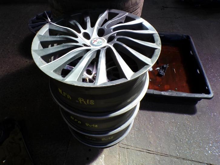 Jante 18" Alfa Romeo Giulietta  2013-2016 LP/14813, Auto-onderdelen, Overige Auto-onderdelen, Alfa Romeo, Gebruikt, Ophalen of Verzenden