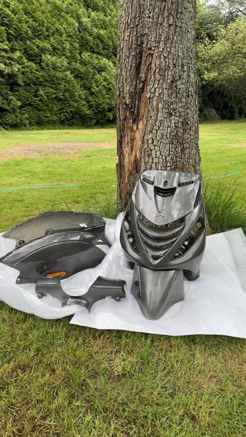 Piaggio zip agaat grijs kappenset+grill verlichting beschikbaar voor biedingen