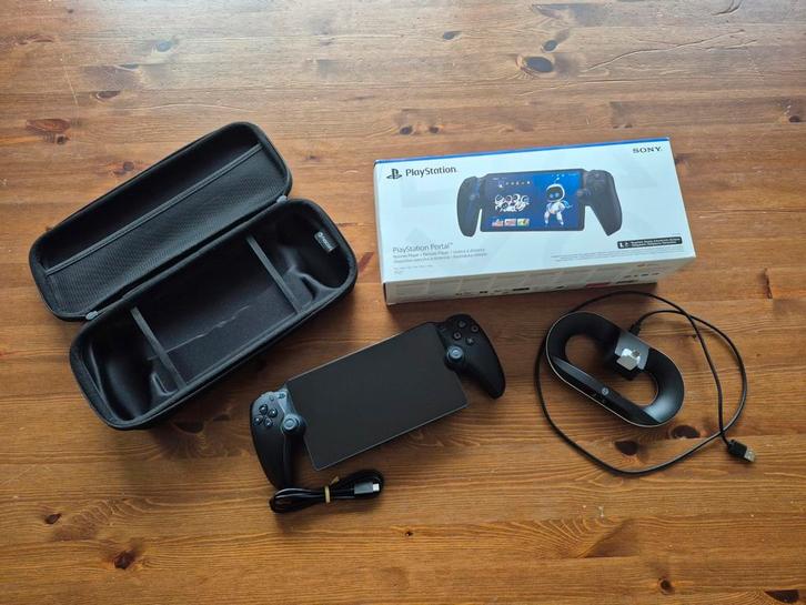 Playstation Portal black edition + case + docking station, Games en Spelcomputers, Games | Sony PlayStation Portable, Platform