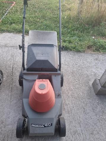 Elektrische grasmaaier.  beschikbaar voor biedingen