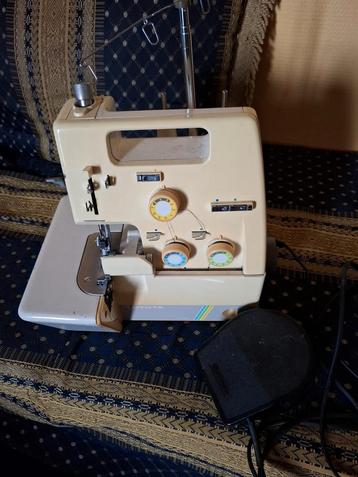 Machine à overlock/Toyota, Enlèvement, Comme neuf, Surjeteuse, Autres marques
